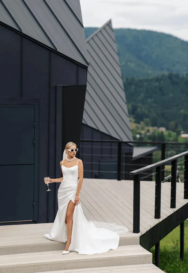 Dress Wholesale Mermaid Beach Satin Wedding Dress Charming Bridal Gown No With Veil And Necklace